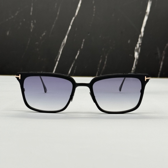 NEW TOM FORD TF831 02B UNISEX SUNGLASSES TOM FORD HAYDEN FT0831/S 02B main image 6